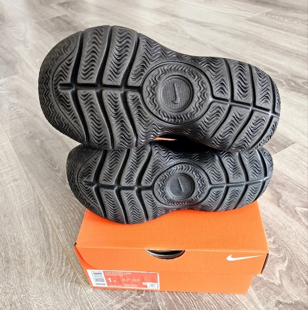 Boy's black running shoes